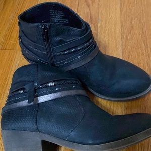 Khol’s SO ankle boots